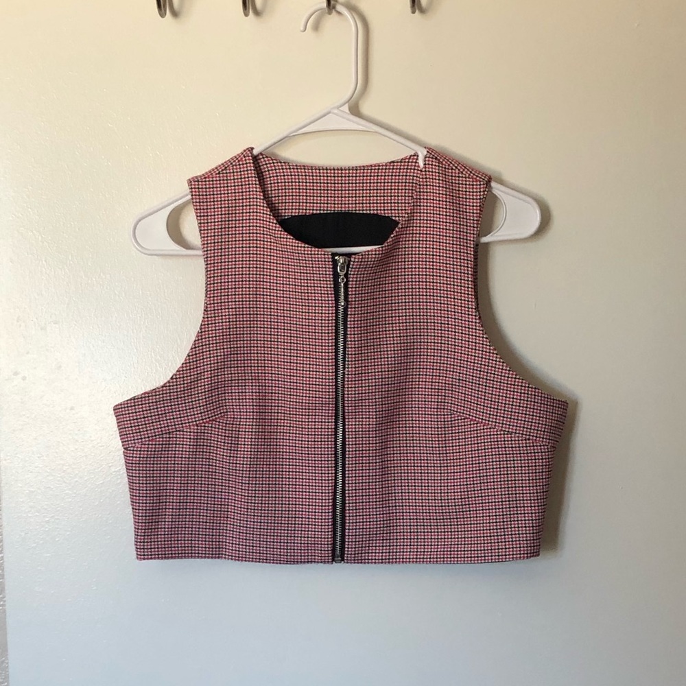 3/$40 👚 The Ragged Priest zip up cropped vest!